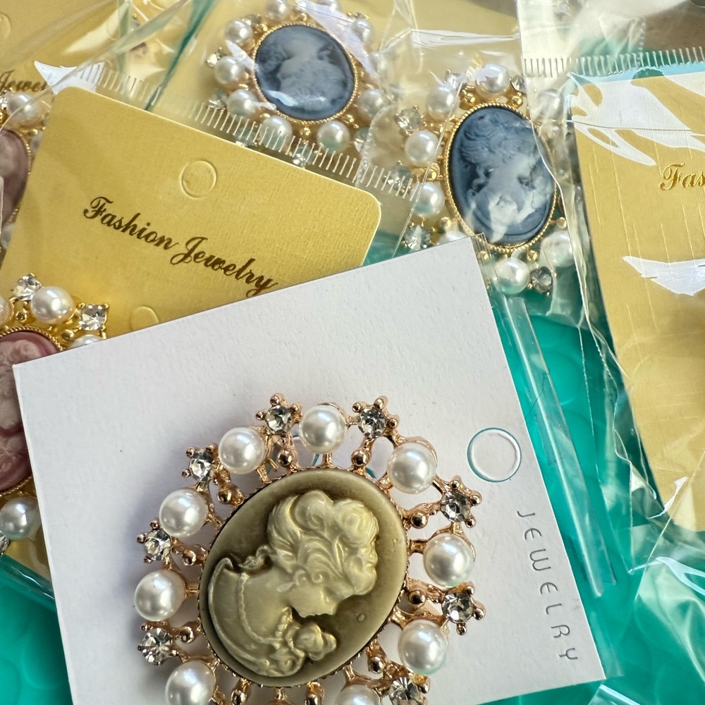 Elegant Cameo Brooch with Pearls